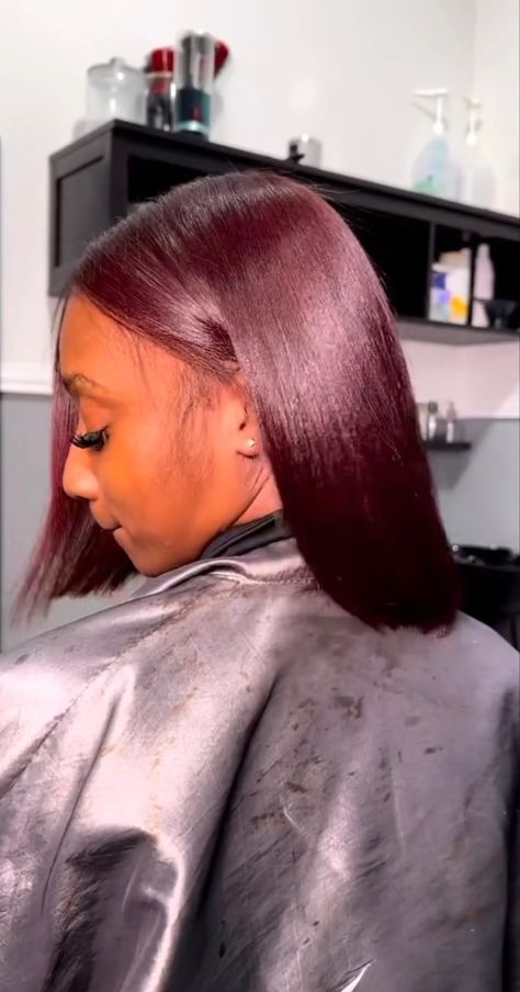 Short Burgundy Hair, Natural Hair Bob Cut, Burgundy Hair Dye, Magenta Hair, Hair Black Women, Girl Hair Colors, Natural Red Hair, Wine Hair, Curly Hair Videos