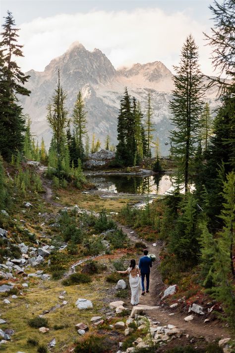 North Cascades adventure wedding, hiking wedding. Image by Forthright Photo. Spring Wedding Mountains, Micro Wedding Ideas Spring, Up North Wedding, North Cascades Wedding, Private Mountain Wedding, Natural Wedding Pictures, Forest Mountain Wedding, North Cascades Elopement, Wedding Hike