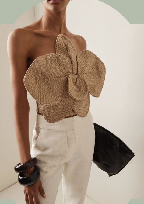 MODA OPERANDI: ANDRES OTOLARA Florencia Sculptural Woven Crop Top… Structured Fashion, Sophisticated Outfits, Couture Details, Fashion Project, Cropped Tops, Women's Handbags, African Fashion Dresses, Mode Vintage, Luxury Vintage