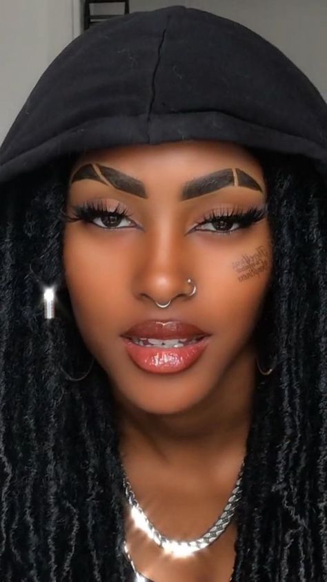 Eyebrow Slits, Twa Hairstyles, Brown Skin Makeup, Beautiful Lips, Baddie Hairstyles, Gorgeous Makeup, Black Girls Hairstyles, Hair Trends, Girl Hairstyles