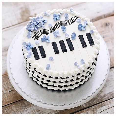 You are like my favorite song Violin Cake, Theatre Cake, Music Themed Cakes, Piano Cakes, Music Cakes, Music Cake, Buttercream Cake Designs, Cupcake Birthday Cake, Novelty Cakes