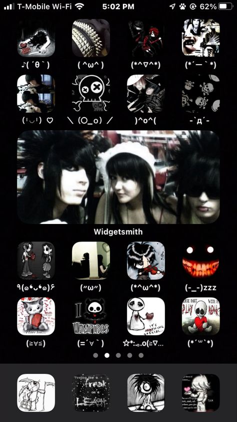 Emo Iphone Icons, Emo Widgetsmith Ideas, Goth Phone Widgets, Emo Lockscreen Wallpaper, Alt Phone Layout, Scene Homescreen Layout, Emo Phone Icons, Emo Iphone Layout, Emo Ios Layout