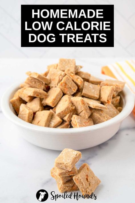 Homemade dog treats that are healthy and low-calorie, even picky pups will | #Dog_Treats_With_Oat_Flour #Low_Calorie_Dog_Treats #Diy_Dog_Treats_Healthy #Dog_Training_Treats_Recipe Low Calorie Dog Food, Low Calorie Dog Treats, Diy Dog Treats Healthy, Low Fat Dog Treats, Dog Training Treats Recipe, Pet Treats Recipes, Easy Dog Treat Recipes, Organic Dog Treats, Dog Biscuits Homemade