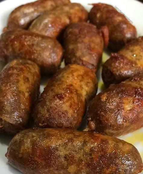 Longganisang Tuguegarao is somewhat similar to Vigan longanisa. It is tangy, salty, garlicky, and cooked on its own rendered fat. Other’s may call it Longganisang Ybanag, but base on my research it is more known as Longganisang Tuguegarao. While, locals would even call Tuguegarao as the city of Garlic longganisa. Other retailers sell it using��… Continue reading LONGANISANG TUGUEGARAO Longaniza Recipe, Longanisa Recipe, Philippine Recipes, Sausage Making Recipes, Filipino Breakfast, Philippines Recipes, Homemade Sausage Recipes, Sausage Meat, Filipino Recipe