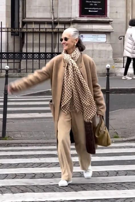 Grandma Shirt Ideas, Linda Wright Style, Linda Wright, Italian Women Style, Minimal Stil, Grandma Clothes, Italian Fashion Street, Grandma Fashion, Over 60 Fashion