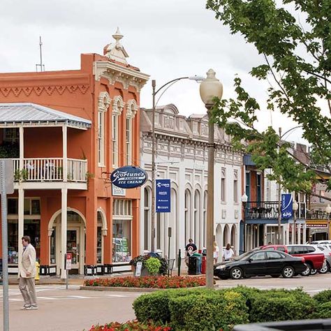 College town charisma is the tip of the iceberg in the Mississippi city full of Southern eateries and literary history. Situated about an hour plus a country detour southeast of Memphis, Tennessee, Oxford, Mississippi is a small town founded in 1837 by settlers who had big dreams for this Lafayette County burg. Its namesake comes … Oxford Mississippi, Tip Of The Iceberg, University Of Mississippi, College Town, Memphis Tennessee, Big Dreams, Ole Miss, Small Town, Local Businesses