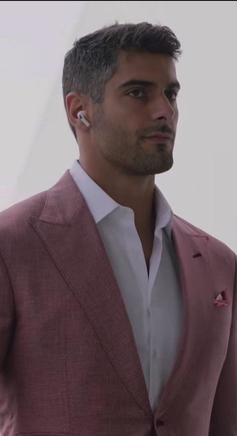 Jimmy Garoppolo Suit, Jimmy Garropolo, Handsome Football Players, Boy Styles, Jimmy Garoppolo, Grey Hair Men, Nfl Football 49ers, Football 49ers, Viking Men