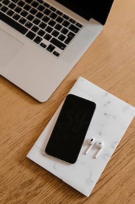 Phone On Table Photography, Laptop Inspiration, Phone On Table, Fotos Clean, Space Girl Art, Table Top Photography, Modern Gadgets, Happy Wallpaper, Self Portrait Photography