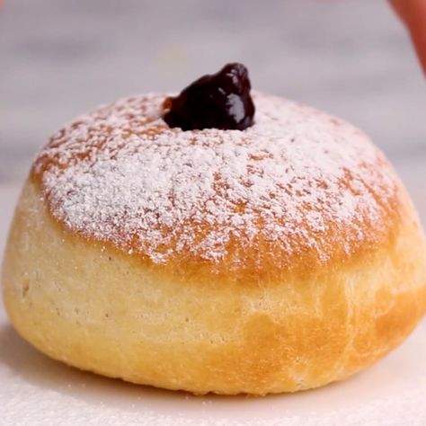 3-Way Air Fryer Sufganiyot - Jamie Geller Air Fryer Sufganiyot, Sufganiyot Recipe, June Oven, Hanukkah Desserts, Yummy Donuts, East Recipes, Jewish Holiday Recipes, Homemade Doughnuts, Middle East Recipes