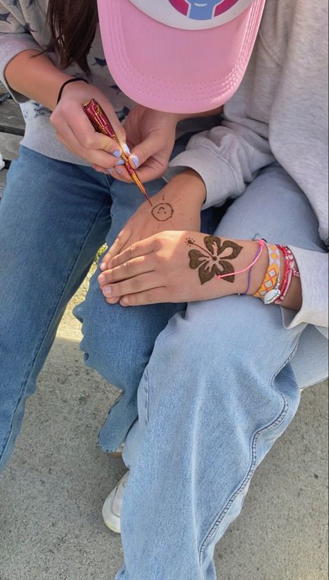 summer, henna, aesthetic, coconut girl, preppy, aesthetic girl, soft, July Girl Aesthetic, Henna Aesthetic, Summer Henna, Bestie Poses, Aesthetic Coconut Girl, Cute Henna Tattoos, Aesthetic Coconut, Hawaii Flowers, Summer Vision