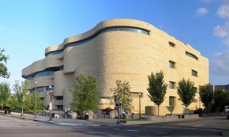 Contemporary Native American Architecture – Smarthistory Dog Soldiers, Hirshhorn Museum, Air And Space Museum, Native American Artifacts, American Architecture, Memorial Museum, Top Art, Beautiful Buildings, Native American Art