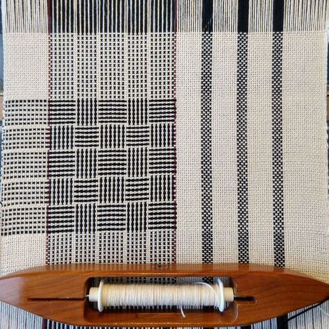 Log Cabin Weaving Draft, Log Cabin Weaving Pattern, Log Cabin Weaving, Clasped Weft Weaving, Weave Ideas, Rigid Heddle Weaving Patterns, Northern Maine, Weaving Inspiration, Weaving Loom Projects