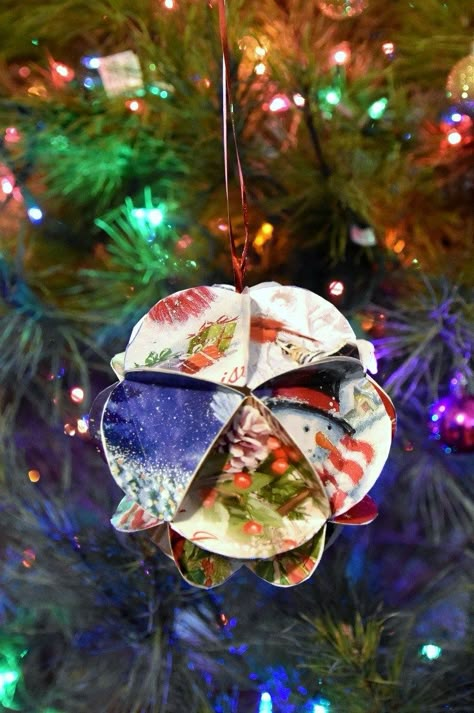 How to Make a Cool Geometric Christmas Ornament with Holiday Cards Recycle Christmas Cards, Create Christmas Cards, Christmas Card Ornaments, Diy Christmas Ornaments Easy, Greeting Card Craft, Christmas Card Crafts, Christmas Gift Card, Old Christmas, Diy Christmas Cards