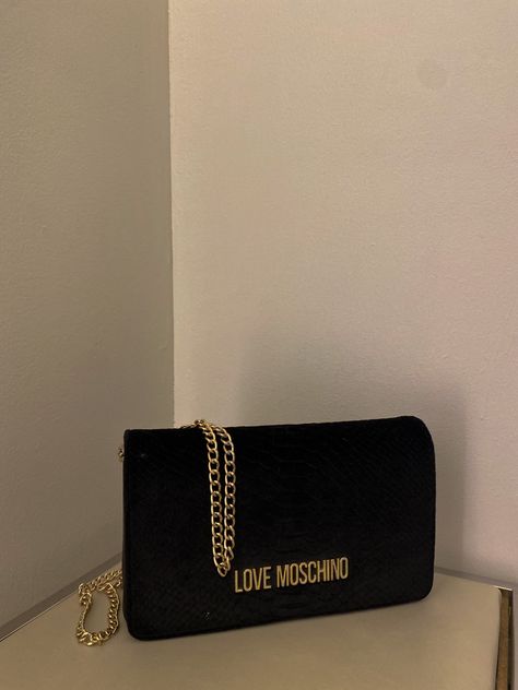 Michael Kors Aesthetic, Love Moschino Bag, Galaxy Stuff, Moschino Bag, Bags Aesthetic, Pretty Bags, Love Moschino, Hand Bags, Michael Kors Jet Set