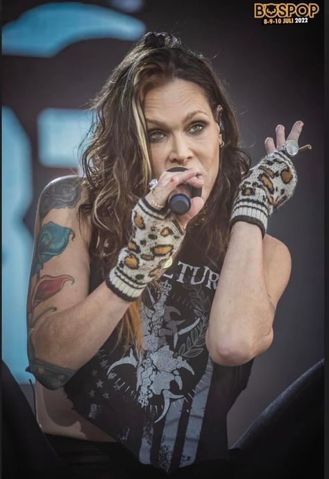 Beth Hart Pictures, Hart Pictures, Beth Hart, Singers, Hair Styles, Music, Beauty