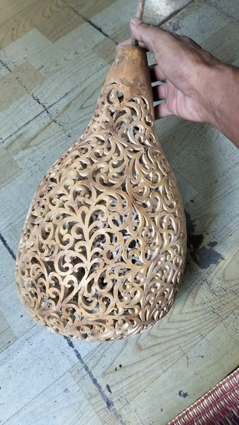 Calabash Gourd, Small Easy Woodworking Projects, Gorgeous Gourds, Acorn Crafts, Gourd Ideas, Gourd Crafts, Gourd Lamp, Gourds Crafts, Painted Gourds