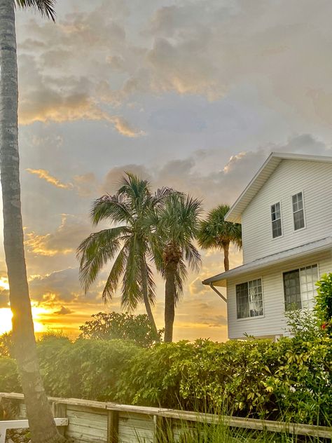 Beach house, sunset, summer vibes, summer aesthetic, beach babe, coconut girl, summer style, fashion blogger, aesthetic feed, colorful feed, beach sunset Florida Aesthetic Pictures, Seaside Florida Aesthetic, Florida Pics, Florida Aesthetic, 1989 Tv, Seaside Florida, Florida Trip, Florida Lifestyle, Summer Things