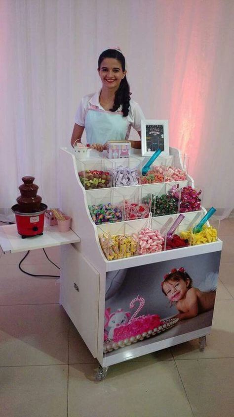 Boa ideia Bridal Fair Booth Ideas Display, Mobile Candy Bar, Snack Cart Ideas For Party, Candy Stand Ideas, Candy Business Ideas, Candy Store Display, Party Rental Ideas, Snack Cart, Candy Stand