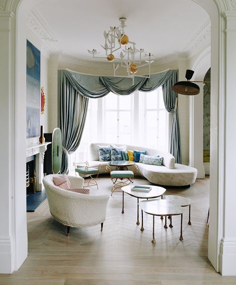 Maddux Creative commissioned Marc De Berny to produce a series of three chandeliers for this home, a family residence in London’s Notting Hill neighborhood. The metal-and-plaster fixture features flower-like light cups, connected with gilded orbs. The room’s sofas are by Vladimir Kagan, and the silk draperies were inspired by an Alber Elbaz for Lanvin design. Maddux Creative, Contemporary House Interior, British Interior, Curved Furniture, Eclectic Living, Decorating Advice, Floor Ideas, Eclectic Living Room, London House