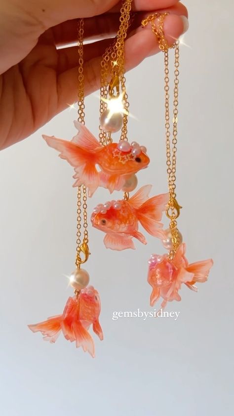 Jewelry Kawaii, Fish Diy, Goldfish Decor, Fish Accessories Jewelry, Goldfish Jewelry, Kawaii Charms, Goldfish Aesthetic Art, Gold Fish Jewelry, Goldfish Earring