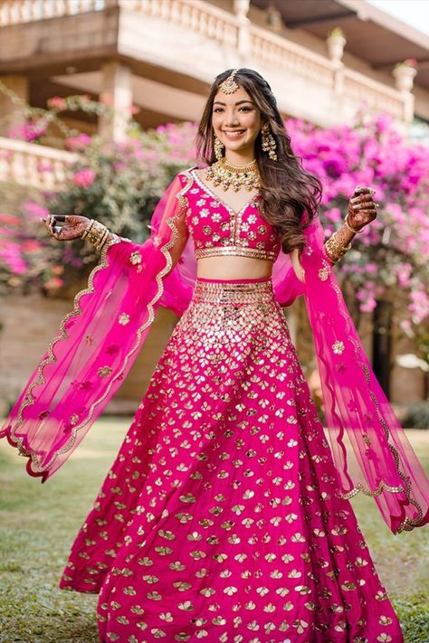 Bride twirling in a Rani pink lehenga! If we could have crushes on lehengas, (which we do time and again), our latest one would be on mirror work lehengas. Sitting and browsing through pretty mirror work lehengas has become our new hobby, and we thought we'd put some of the most lust-worthy ones we've spotted off late for you to love and like, and are perfect for your wedding festivities! Lehenga Pink, Pink Bridal Lehenga, Mehndi Outfit, Mirror Work Lehenga, Sabyasachi Lehenga, Pink Lehenga, Ghagra Choli, Indian Bridal Outfits, Pink Bridal