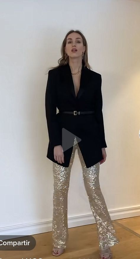 Glitter Black Pants Outfit, Black Sparkly Pants Outfit, Cold New Years Eve Outfit, Nye Dinner Ideas, Blazer Outfits Night Out, Las Vegas Night Outfit, Nye Vibes, Vegas Outfit Ideas Winter, Vegas Night Outfit