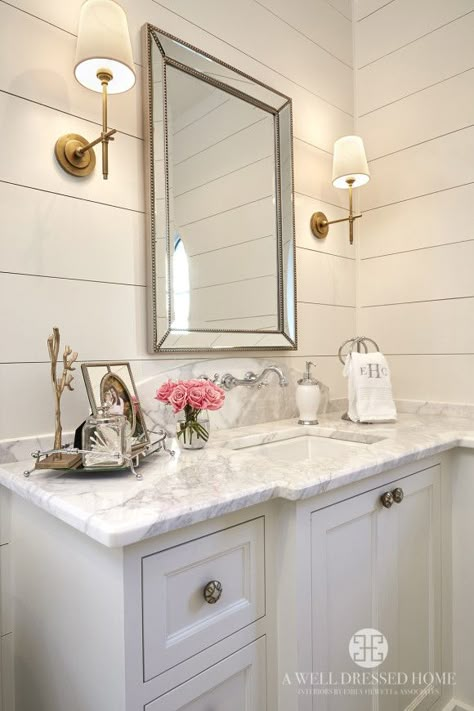 Marble Countertops Bathroom, Makeover Kamar Mandi, Beaded Mirror, Bathrooms Ideas, Farmhouse Renovation, Blue Cottage, Bathroom Counters, Bathroom Diy, Marble Counter