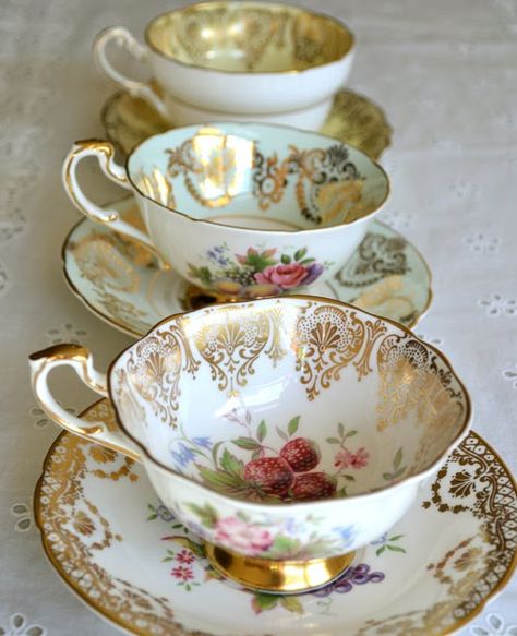 Artful Affirmations: Tea Cup Tuesday-Short and Sweet Floral Teacup, Gold Tea, Pretty Tea Cups, Tea Cups And Saucers, Colored Glasses, Fruit Flowers, Tassen Design, Beautiful Tea, Vintage Teacups