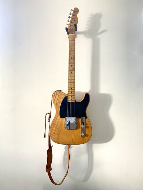 Instruments Diy, Vintage Telecaster, Music Instruments Diy, Fender Esquire, Vintage Guitar Amps, Fender Bender, Diy Instruments, Guitar Amps, Guitar Finishing