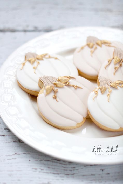 White Pumpkin Cookies Thanksgiving Cookies, Fall Cookies, Pretty Cookies, Cookie Inspiration, Beautiful Cookies, Iced Cookies, Pumpkin Cookies, Cute Cookies, Fall Baking