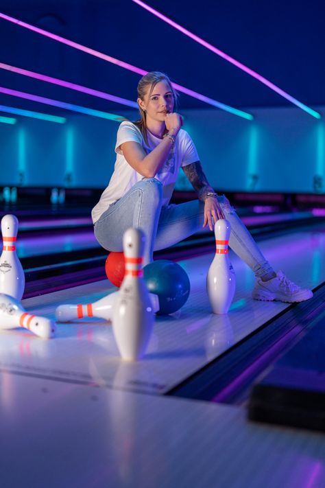 Bowling Alley Senior Photos, Retro Bowling Alley Photoshoot, Robotic Photoshoot, Bowling Photoshoot Picture Ideas, Bowling Poses, Bowling Senior Pictures, Bowling Alley Photoshoot, Bowling Photoshoot, Bowling Photos