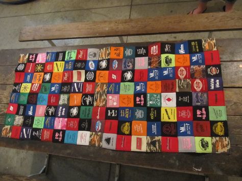 Tablecloth for my picnic table at the lake made out of can koozies.  Cut the koozies in half and lay side by side and zigzag stitch together. Coozie Holder Diy, Koozie Storage Ideas, Koozie Storage, Koozie Display, Shower Tabs, Beer Coozie, Ingenious Ideas, Zigzag Stitch, Recycle Cans