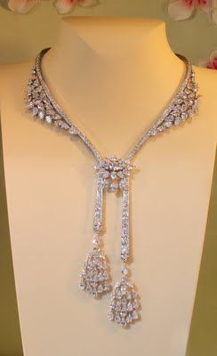 Beautiful Neck, Van Cleef And Arpels, French Jewelry, Diamond Necklaces, Luxury Necklace, Fabulous Jewelry, Van Cleef, Gorgeous Jewelry, Necklace And Earrings