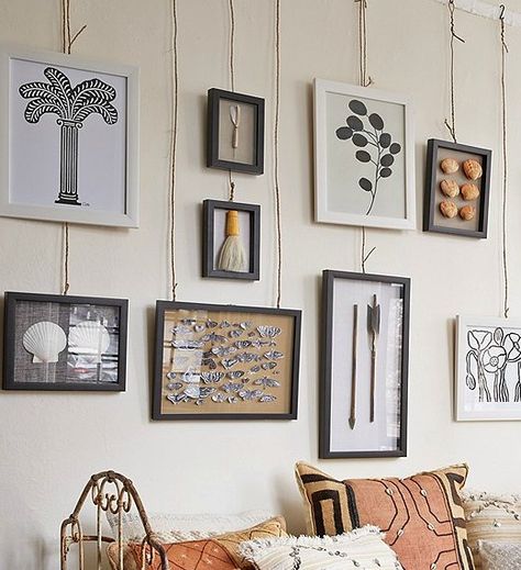 Easy DIY Hanging Wall Art Idea | No Nails Required... http://www.completely-coastal.com/2017/02/easy-hanging-art-idea-with-rope.html Install a ledge/molding and hang your art from a rope! Hanging Pictures On The Wall, Picture Rail Molding, Gallery Wall Layout, Picture Rail, Wall Molding, Hanging Photos, Picture Hanging, Unique Wall Decor, Cheap Decor