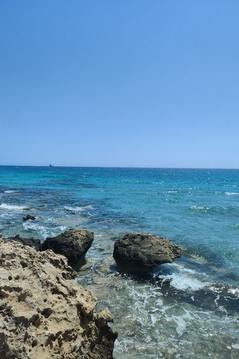 #mediterraniansea #sea #summer #beach #waves #hot #sunny #aesthetic #cyprus #northerncyprus #rocks Summer Beach Waves, Sunny Aesthetic, Sea Mediterranean, 2024 Travel, Sea Aesthetic, Sea Summer, 2024 Vision, Mediterranean Sea, East Africa