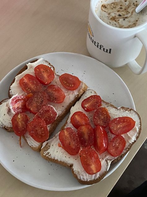 Cream Cheese Tomato Toast, Quick Breakfast Ideas Aesthetic, Toast And Cream Cheese Ideas, Easy Breakfast Ideas Aesthetic, Toast Ideas Aesthetic, Toast Ideas Cream Cheese, Breakfast Toast Aesthetic, Simple Breakfast Aesthetic, Breakfast Ideas Healthy Aesthetic