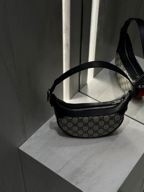 #gucci #guccibags #fashion #aesthetic #pinterest Gucci Bag Aesthetic, Aesthetic Purses, Gucci Aesthetic, Dream Bags, Favorite Purse, Bag Aesthetic, Closet Organizer, Aesthetic Pinterest, Bags Aesthetic