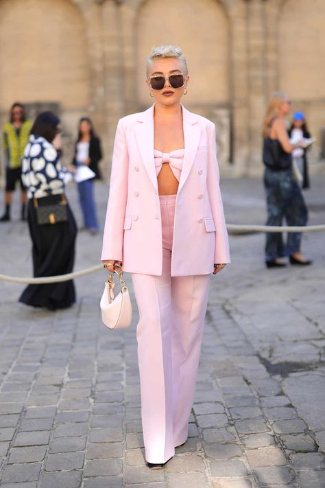 Florence Pugh Valentino, Light Pink Blazers, Conservative Outfits, Valentino Gowns, Superhero Fashion, Valentino Fashion, Sheer Fashion, Florence Pugh, High Waisted Flares