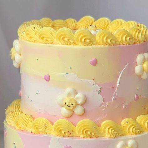 April’s Baker on Instagram: "Ditsy daisies🌼" Yellow And Pink Birthday Cake, Yellow Daisy Cake, Groovy Birthday Cake, Daisy Cake, Daisy Cakes, Pink Birthday Cakes, Yellow Cake, Pink Birthday, Yellow And Pink