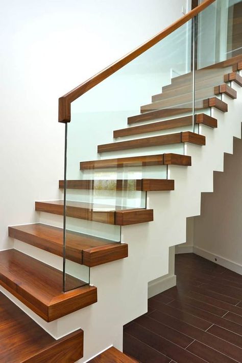 Reling Design, Stairs Tiles Design, Glass Staircase Railing, Eco Friendly Architecture, Luxury Houses Entrance, Diy Stair Railing, Simple Furniture Design, Glass Railing Stairs, Staircase Design Modern