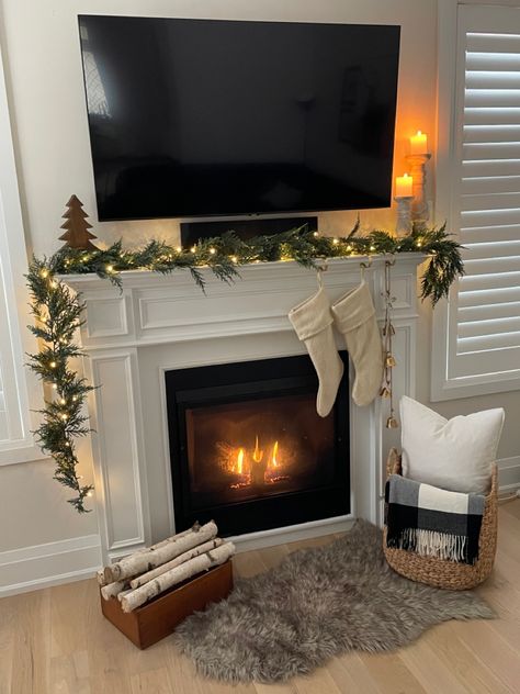 Chimini Decor Living Rooms, Small Electric Fireplace Decor, Apartment Electric Fireplace, Chimney With Tv, Electric Chimney Living Rooms, Living Room Fake Fireplace, Fake Chimney Living Rooms, Electric Fireplace Christmas, Christmas Chimney Decoration