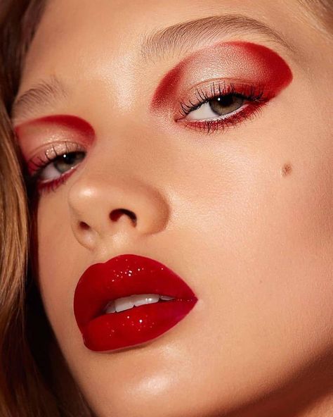 Editorial Red Makeup, Monochromatic Eye Makeup, Red Rose Makeup, Red Editorial Makeup, Bold Eye Makeup Looks, Monochromatic Makeup Looks, Roses Makeup, Photographic Makeup, Red Makeup Looks