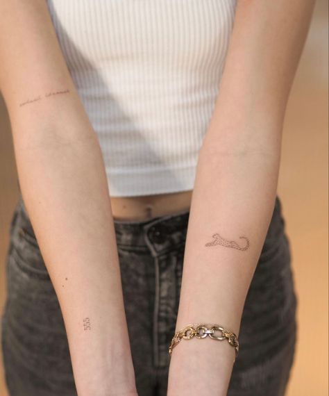 Dainty Animal Tattoos For Women, Mini Leopard Tattoo, Leopard Fine Line Tattoo, Panther Tattoo Fine Line, Small Leopard Tattoo For Women, Famous People Tattoos, Tattoo Yourself, Helix Tattoo, Aesthetic Tattoo Ideas