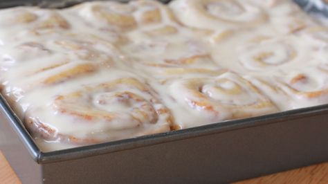 Fluffy, Homemade Cinnamon Rolls Recipe Homemade Cinnamon Rolls Recipe, Best Cinnamon Roll Recipe, Quick Cinnamon Rolls, Cinnamon Roll Recipe Homemade, Fluffy Cinnamon Rolls, Divas Can Cook, Homemade Cinnamon Rolls, Desserts Snacks, Cream Cheese Glaze