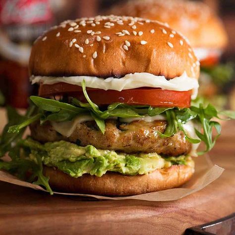 Chicken Burger Patties, Chicken Avocado Burger, Ground Chicken Burgers, Chicken Mince, Recipe Tin, Burger Toppings, Recipe Indian, Mince Recipes, Chicken Patties