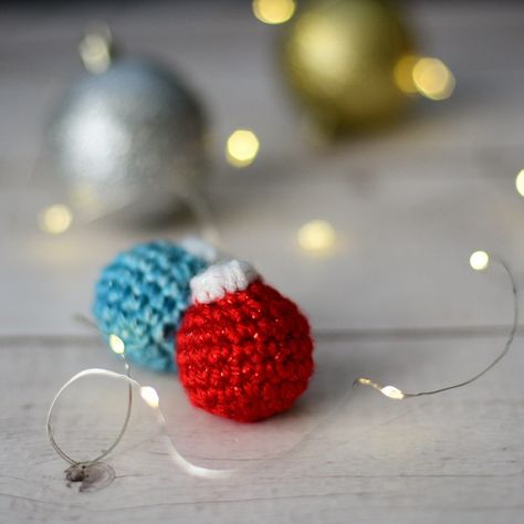 Crochet Mini Ornament Pattern Mini Christmas Bauble Crochet, Crochet Miniature Christmas Ornaments, Crochet Mini Christmas Ornaments Free Pattern, Crochet Mini Ornaments Free Pattern, Crochet Mini Ornaments, Small Crochet Ornaments, Crochet Mini Christmas Ornaments, Mini Crochet Christmas Ornaments, Crochet Christmas Earrings Free Pattern