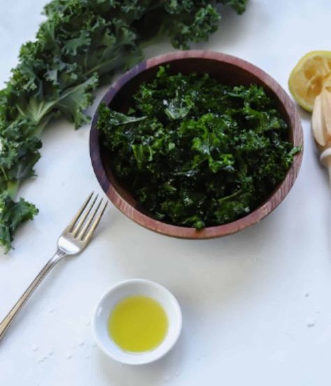 Learn how to massage your kale to transform bitter kale into tender greens. This is the best way to prep raw kale for salads! How To Wash Kale, Massage Kale, Sauteed Butternut Squash, Kale Benefits Health, Types Of Kale, Homemade Greek Dressing, How To Make Kale, Garden Vegetable Soup, Smoked Vegetables