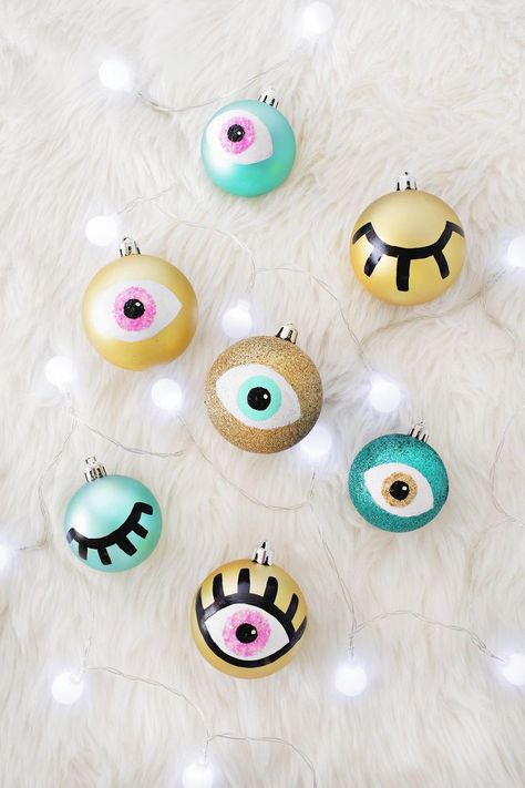 AGH! So cute! Eye ornament DIY (click through for tutorial) Eye Ornament, Ornament Tutorial, Navidad Diy, Pom Pom Garland, Different Holidays, Noel Christmas, Holiday Catalog, Holiday Diy, Diy Holiday