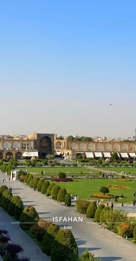 Iran Isfahan, Isfahan Iran, Yoda Wallpaper, Iran Pictures, Middle Eastern Culture, Eastern Culture, Christmas Gel, Modern Beach House, Modern Beach