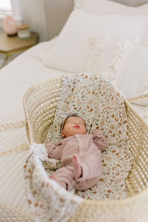 Bassinet Newborn Pictures, Newborn Photos In Bassinet, Newborn Bassinet Photography, Home Family Pictures, Newborn Bassinet, Diy Newborn Photography, Home Newborn Photography, Family Picture Poses, Photo Posing